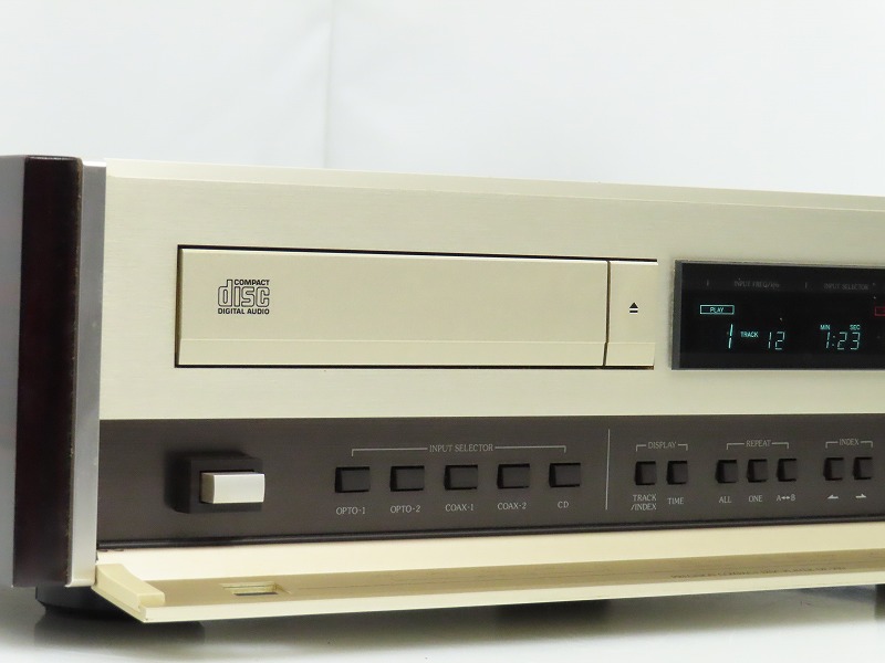 Accuphase DP-70V