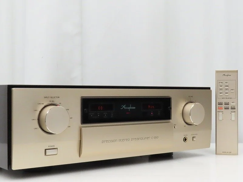 Accuphase C-2810